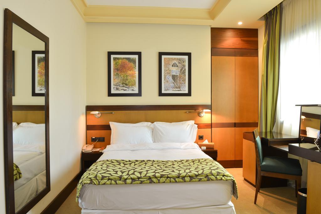 Coral Beirut Al Hamra Hotel Kültér fotó